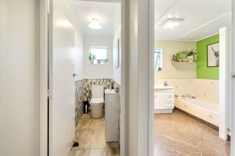 Photo of property in 11 Matai Place, Hawera, 4610