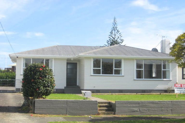 Photo of property in 19 Rospeath Crescent, Spotswood, New Plymouth, 4310