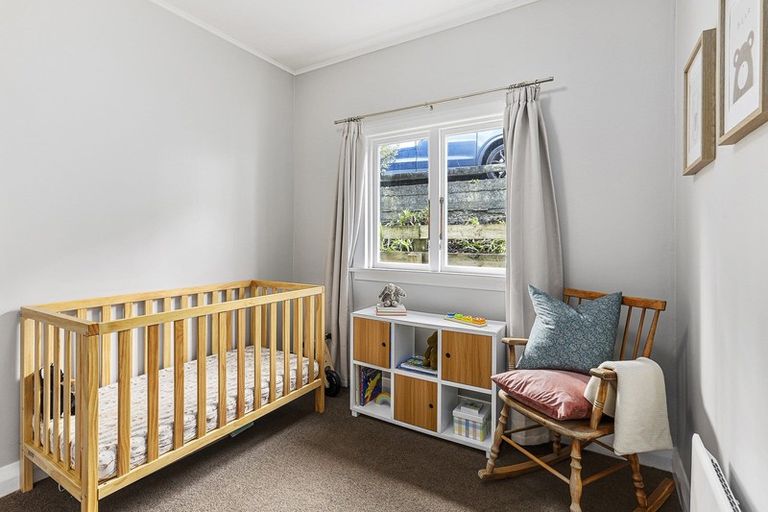 Photo of property in 11 Creswick Terrace, Northland, Wellington, 6012