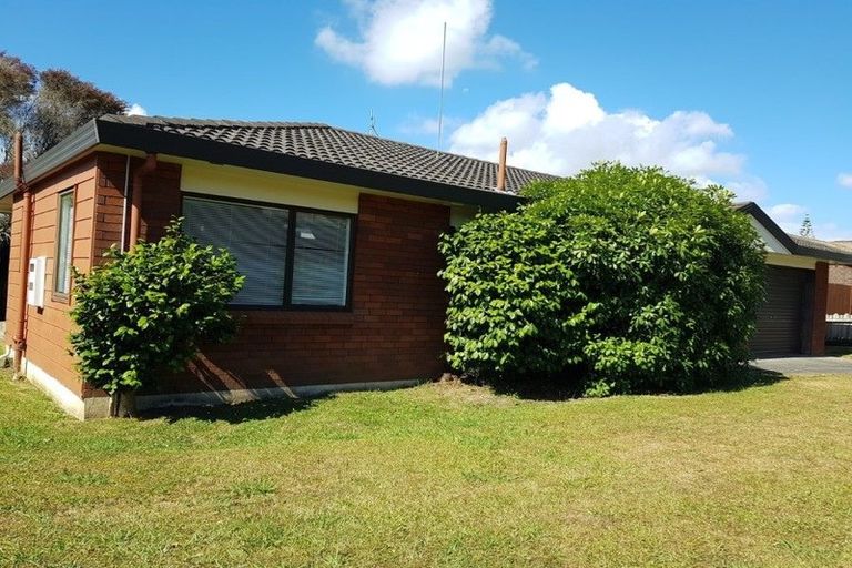 Photo of property in 34 Meynell Court, Glen Eden, Auckland, 0602