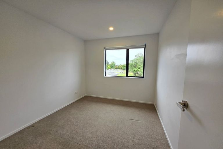Photo of property in 5 Eileen Newey Place, Henderson, Auckland, 0612