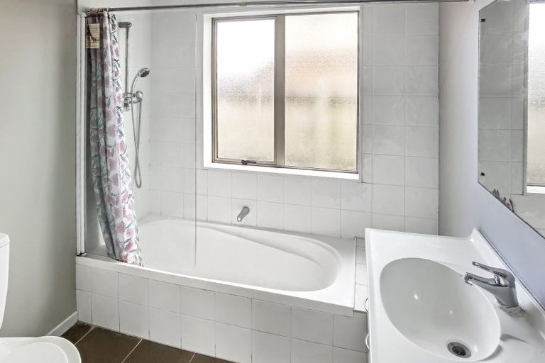 Photo of property in 111a Universal Drive, Henderson, Auckland, 0610