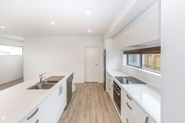 Photo of property in 33 William Dawson Crescent, Wigram, Christchurch, 8025