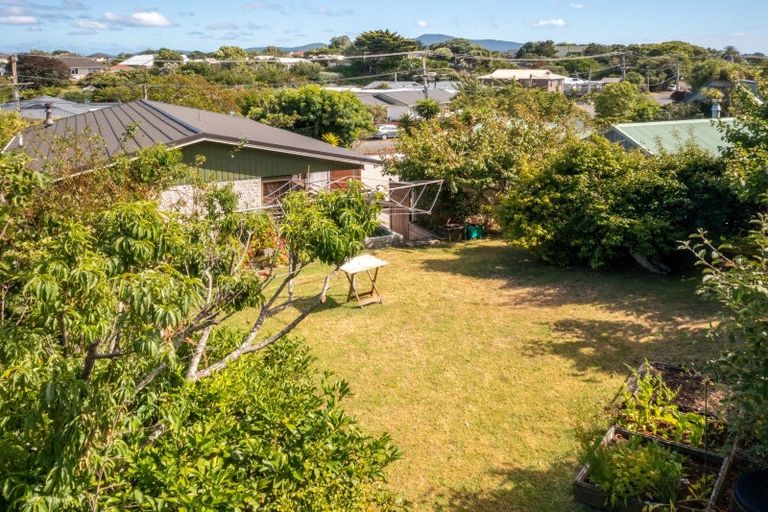 Photo of property in 19 Dale Road, Raumati South, Paraparaumu, 5032