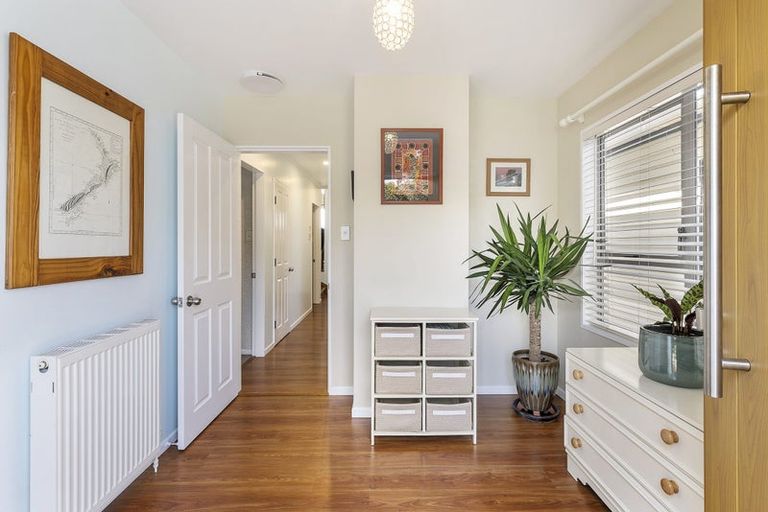 Photo of property in 85 Kahu Road, Paremata, Porirua, 5024