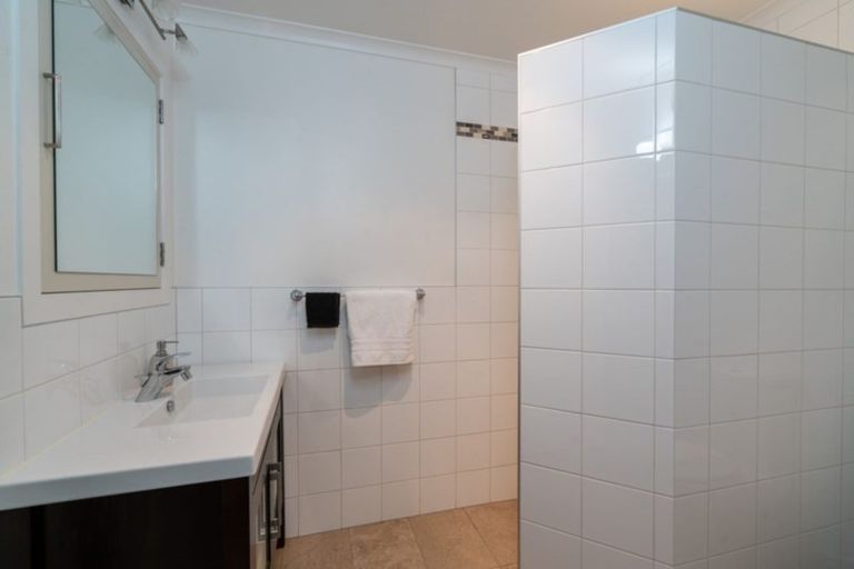 Photo of property in 35 Magnolia Rise, Waipahihi, Taupo, 3330