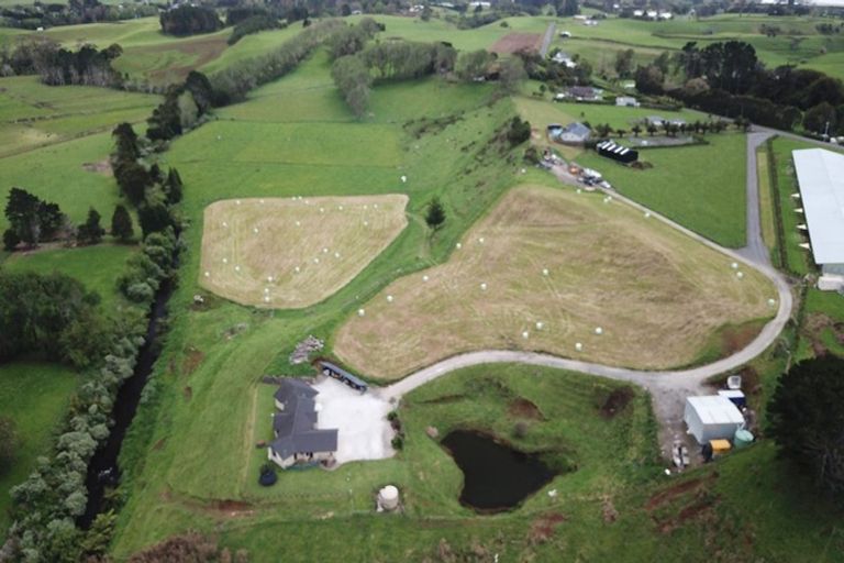 Photo of property in 326 Paraite Road, Paraite, New Plymouth, 4373