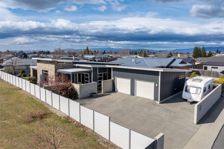 Photo of property in 31 Rhoboro Road, Twizel, 7901