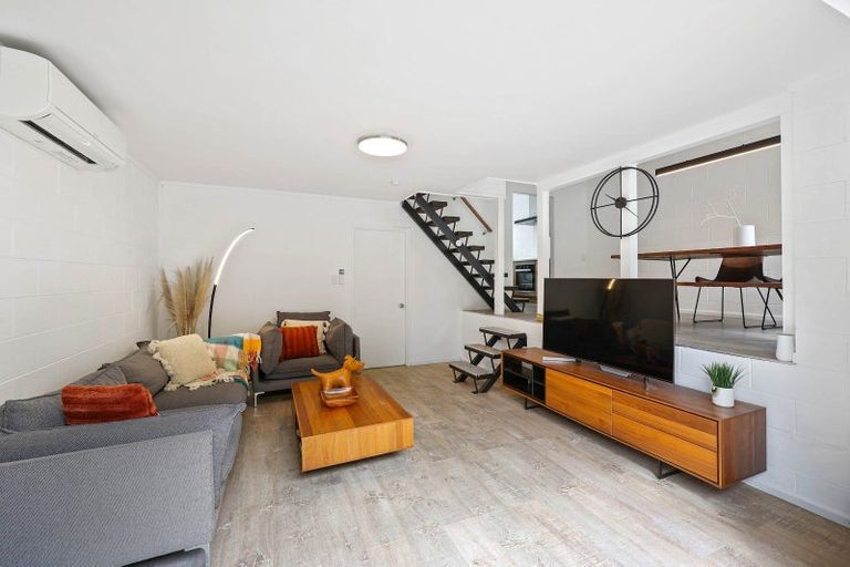 Photo of property in 3/52 Fruitvale Road, New Lynn, Auckland, 0600