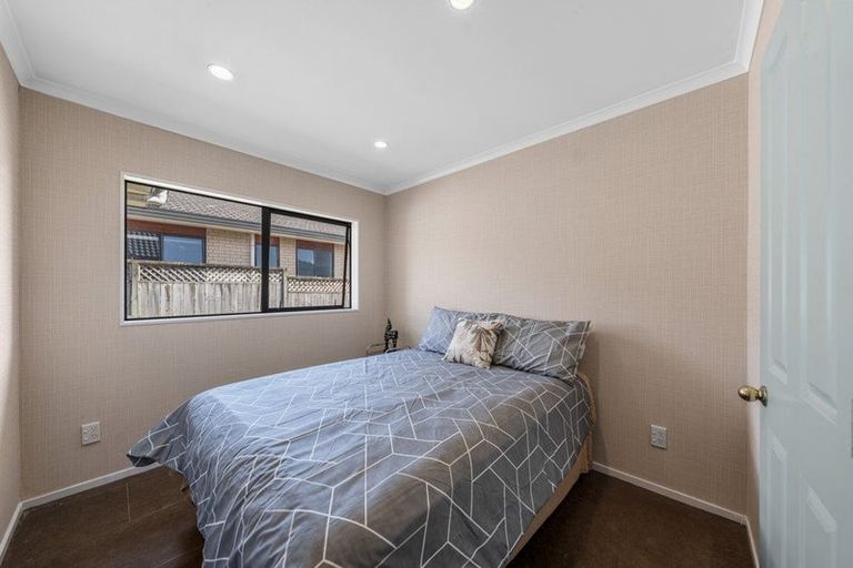 Photo of property in 33 Ruze Vida Drive, Massey, Auckland, 0614