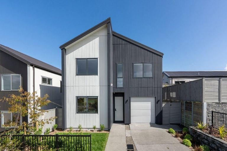 Photo of property in 24 Wintergarden Avenue, Rosehill, 2113