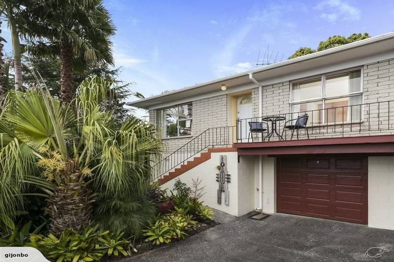 Photo of property in 1/4 Velma Road, Hillcrest, Auckland, 0627