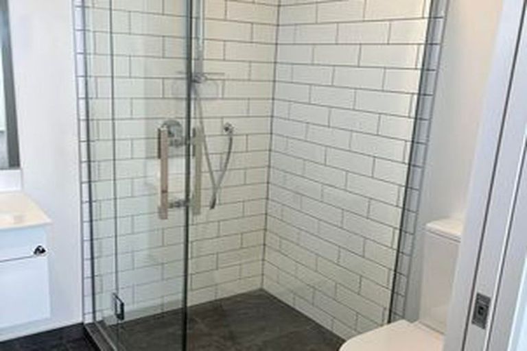 Photo of property in 115a Queen Charlotte Drive, Aotea, Porirua, 5024