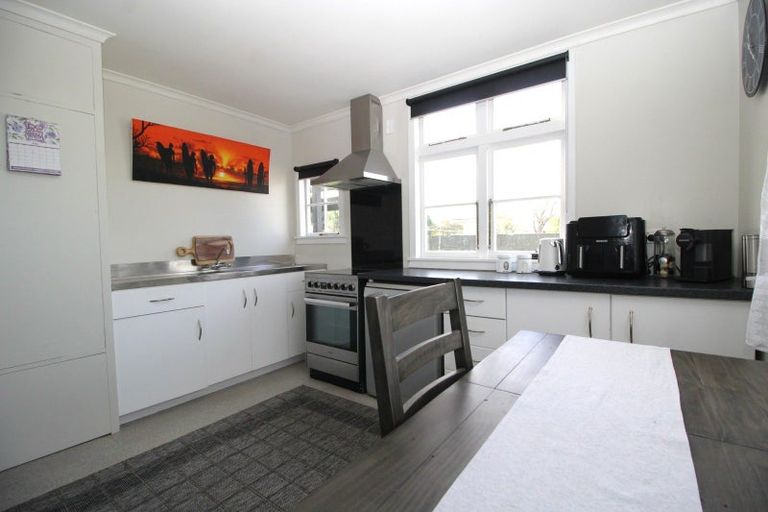 Photo of property in 26 Ross Street, Woodville, 4920