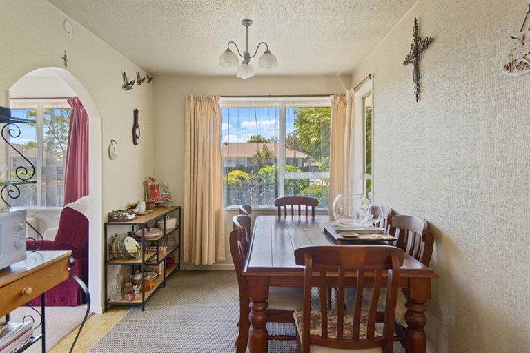 Photo of property in 18 La Perouse Place, Northcote, Christchurch, 8052