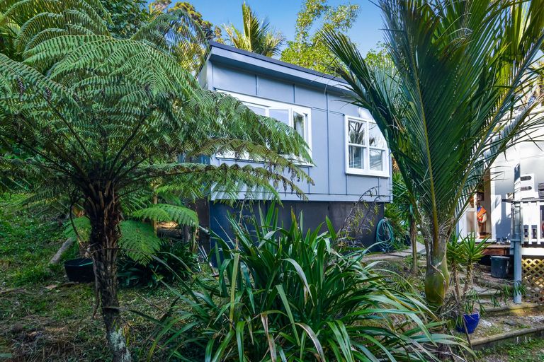 Photo of property in 65 Warner Park Avenue, Laingholm, Auckland, 0604