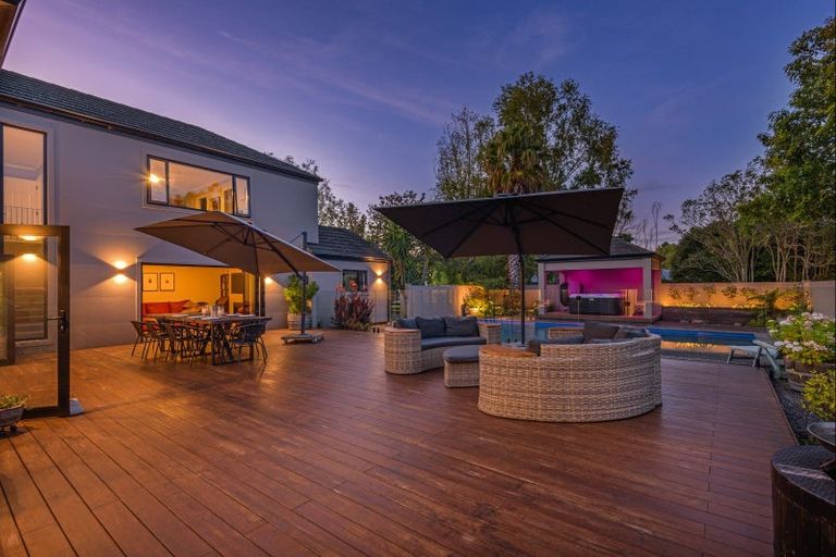 Photo of property in 52 Turitea Road, Fitzherbert, Palmerston North, 4472