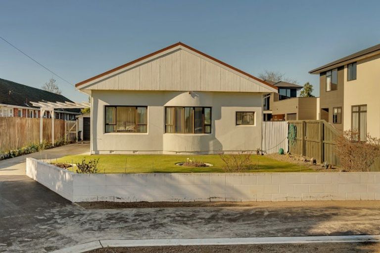 Photo of property in 17 Bradshaw Terrace, Riccarton, Christchurch, 8011