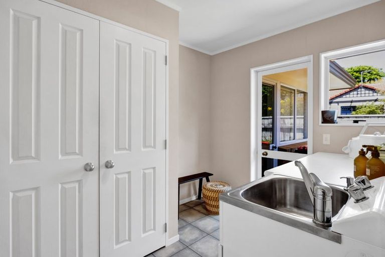 Photo of property in 362 Mangorei Road, Merrilands, New Plymouth, 4312