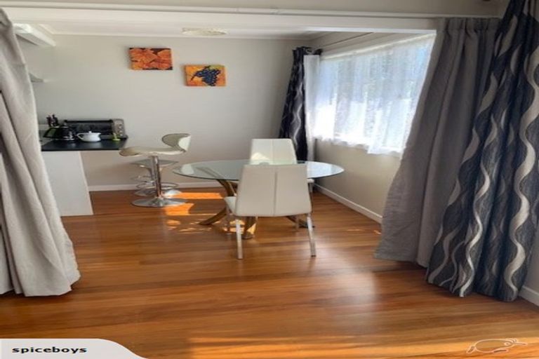 Photo of property in 7 Tatau Way, Te Atatu Peninsula, Auckland, 0610