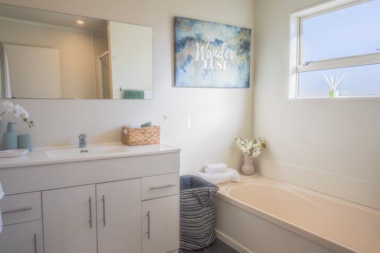 Photo of property in 106 Roberts Line, Kelvin Grove, Palmerston North, 4414
