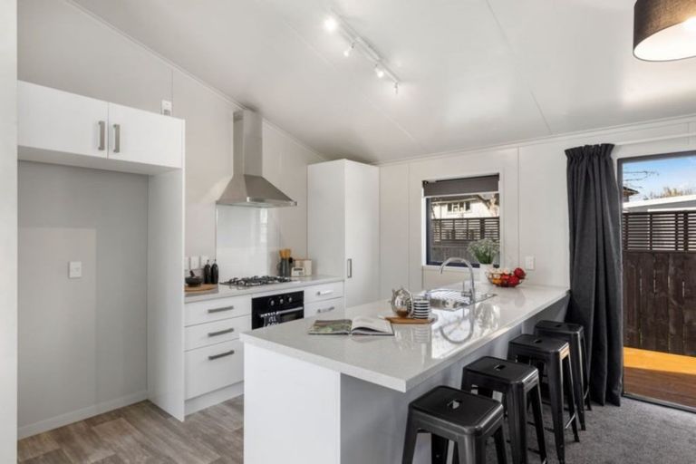 Photo of property in 102b Randwick Road, Moera, Lower Hutt, 5010