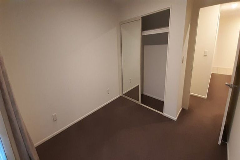 Photo of property in 4 The Oval, Hillmorton, Christchurch, 8024