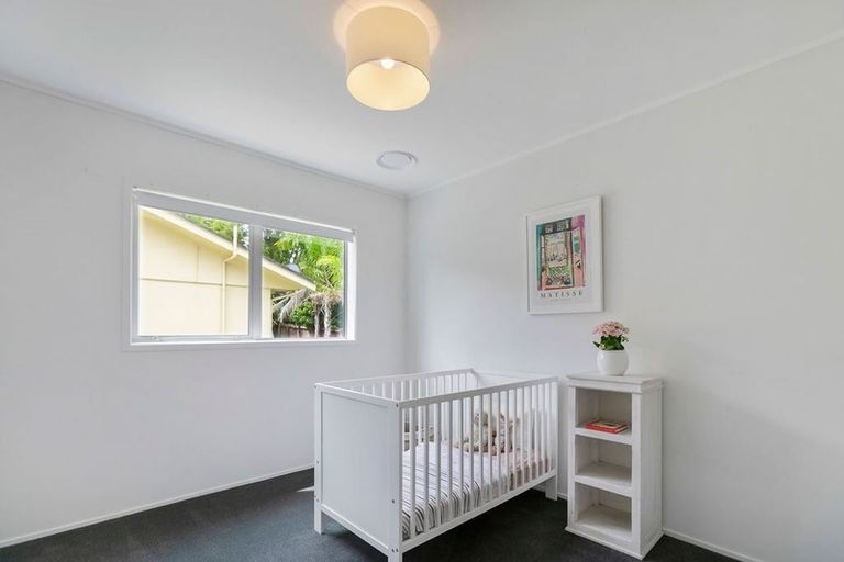 Photo of property in 2/61a Target Road, Totara Vale, Auckland, 0629