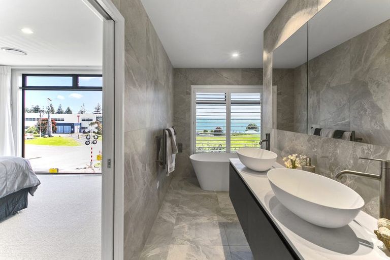 Photo of property in 9 Bayly Road, Moturoa, New Plymouth, 4310