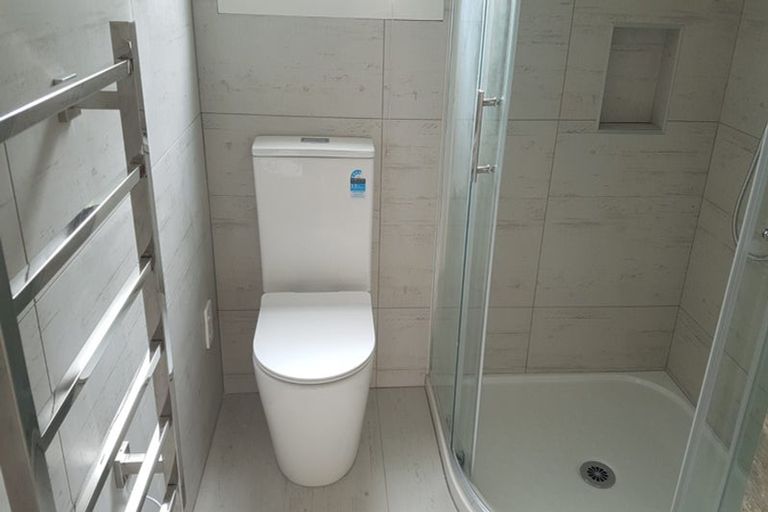 Photo of property in 56 Goldfinch Rise, Unsworth Heights, Auckland, 0632