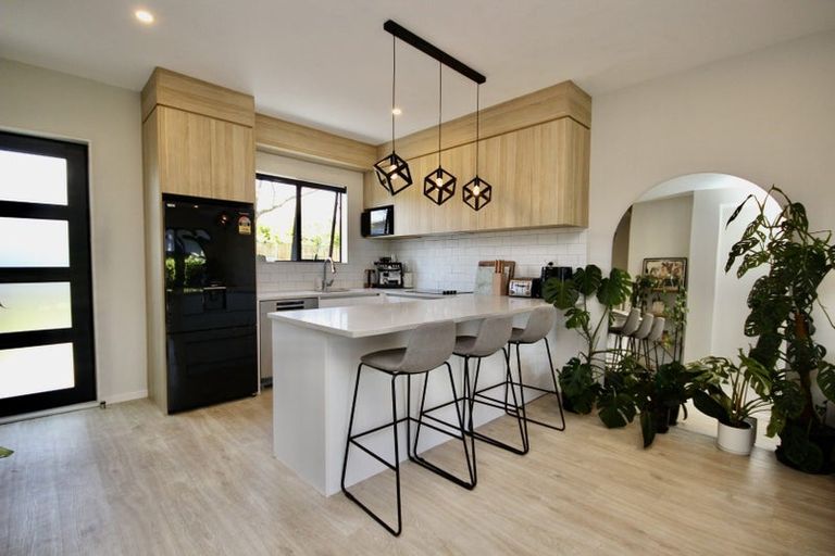 Photo of property in 6/11 Karamu Street, Te Atatu Peninsula, Auckland, 0610