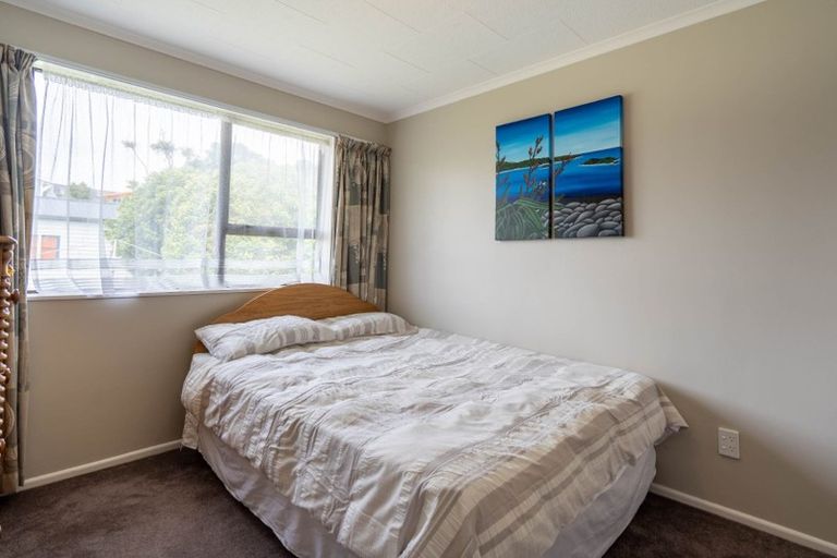 Photo of property in 34 Queens Road, Waikanae Beach, Waikanae, 5036