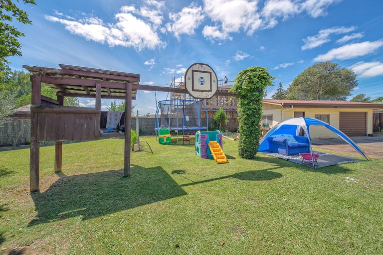 Photo of property in 14 Sunlands Drive, Manurewa, Auckland, 2102