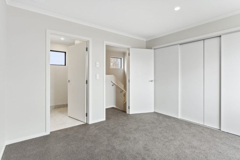 Photo of property in 5/89 Hobsonville Point Road, Hobsonville, Auckland, 0616