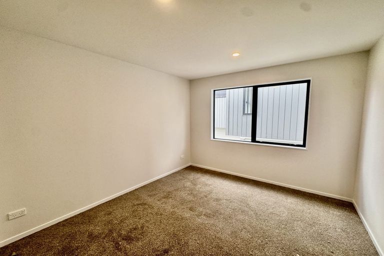 Photo of property in 5 Raphael Place, West Harbour, Auckland, 0618