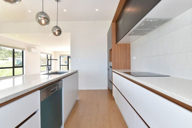 Photo of property in 58 Ascension Crescent, Orewa, 0931