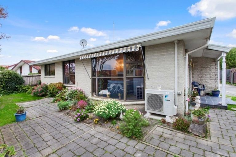 Photo of property in 1/37 Karnak Crescent, Russley, Christchurch, 8042