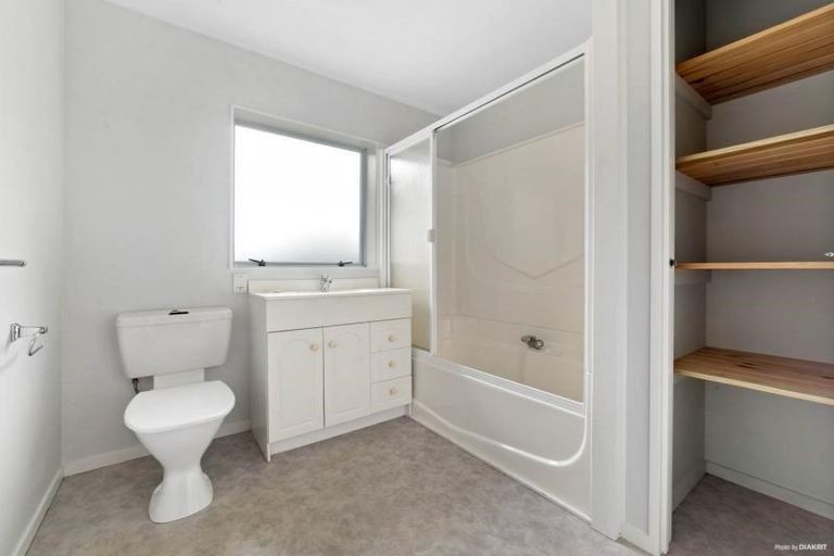 Photo of property in 11 Owl Court, Unsworth Heights, Auckland, 0632