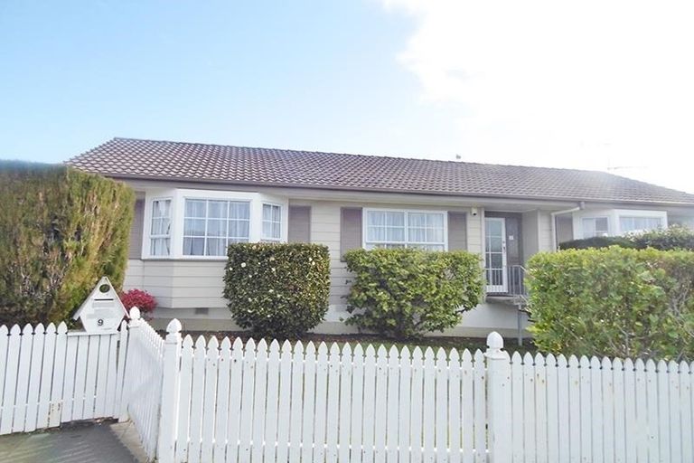 Photo of property in 2 Barbados Drive, Unsworth Heights, Auckland, 0632