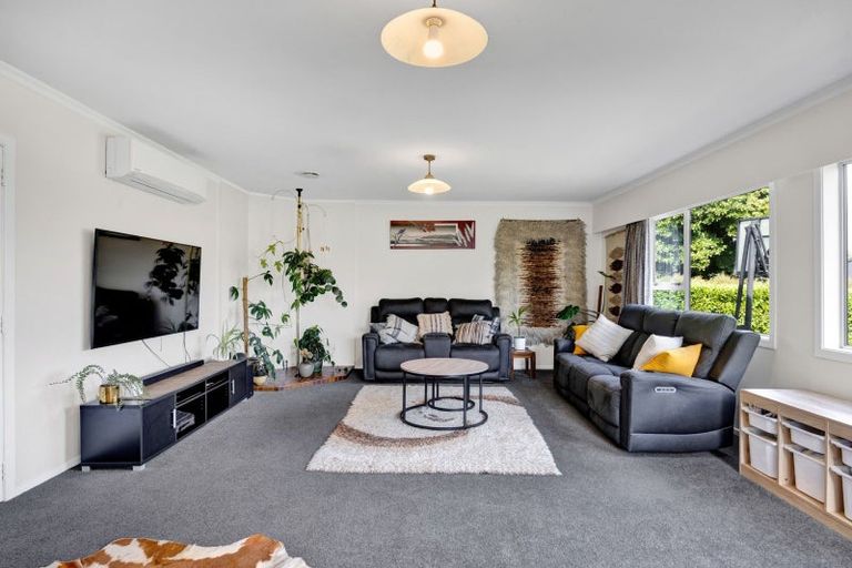 Photo of property in 1 Nikau Street, Inglewood, 4330