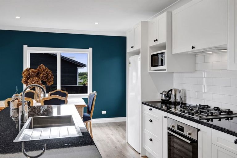 Photo of property in 22 Maple Crescent, Whalers Gate, New Plymouth, 4310