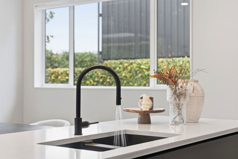 Photo of property in 17a Lake Pupuke Drive, Takapuna, Auckland, 0622