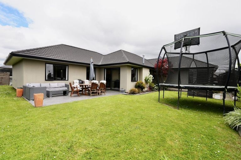 Photo of property in 32 Rosalie Terrace, Kelvin Grove, Palmerston North, 4414