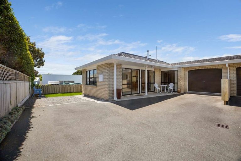 Photo of property in 19a Paynters Avenue, Strandon, New Plymouth, 4312