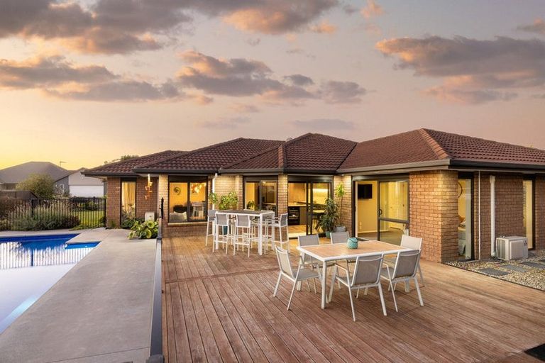 Photo of property in 28 Madison Street, Cambridge, 3434