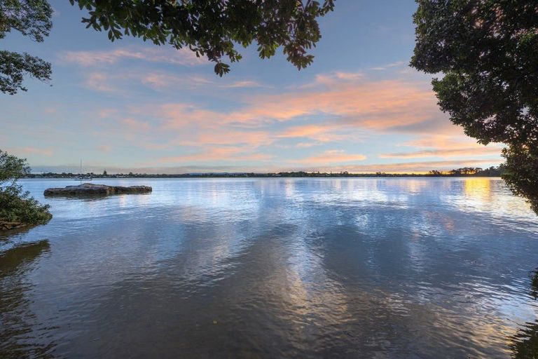 Photo of property in 15a Chatham Avenue, Paremoremo, Auckland, 0632