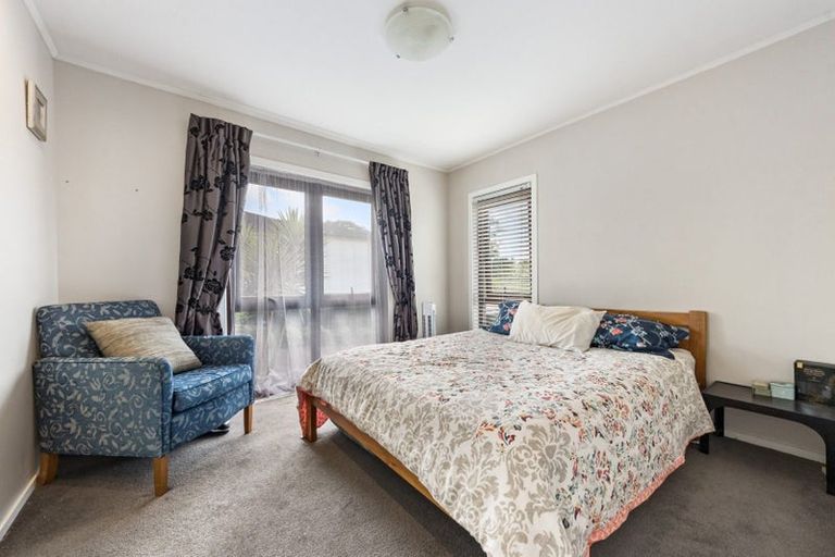 Photo of property in 21 Oreil Avenue, West Harbour, Auckland, 0618