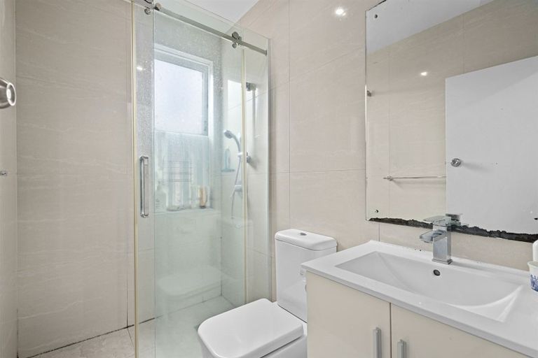 Photo of property in 1/221 Onewa Road, Birkenhead, Auckland, 0626