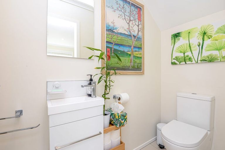 Photo of property in 32 Pateke Drive, Kenepuru, Porirua, 5022