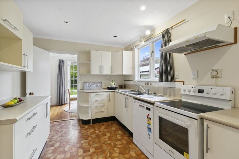 Photo of property in 29 Collins Avenue, Tawa, Wellington, 5028